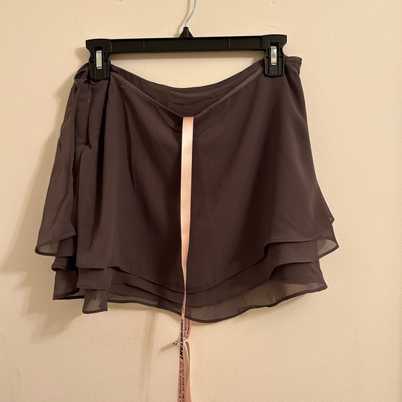 NWT House Of CB Clarice Shadow Floaty Layered Mini Skirt - Picture 10 of 13